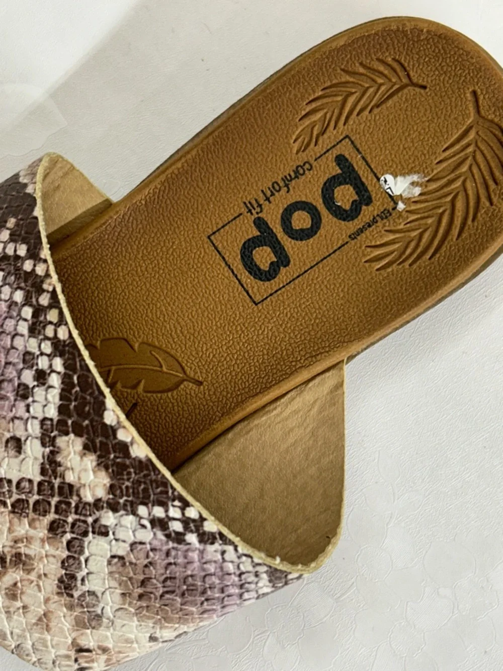 Snake-Print Toe-Loop Slide Sandals - Brown - Picture 5 of 6
